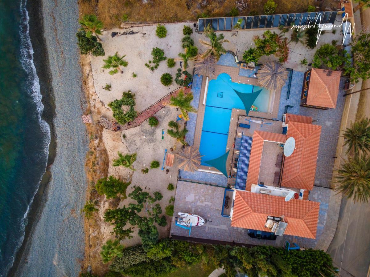 Astrofegia Beachfront Villa Pomos Ngoại thất bức ảnh