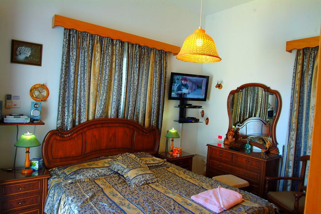 Astrofegia Beachfront Villa Pomos Phòng bức ảnh