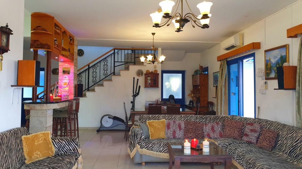 Astrofegia Beachfront Villa Pomos Ngoại thất bức ảnh