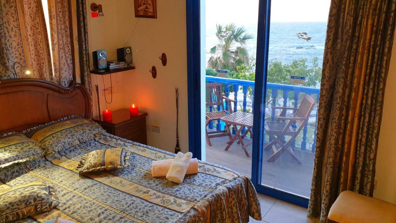 Astrofegia Beachfront Villa Pomos Ngoại thất bức ảnh