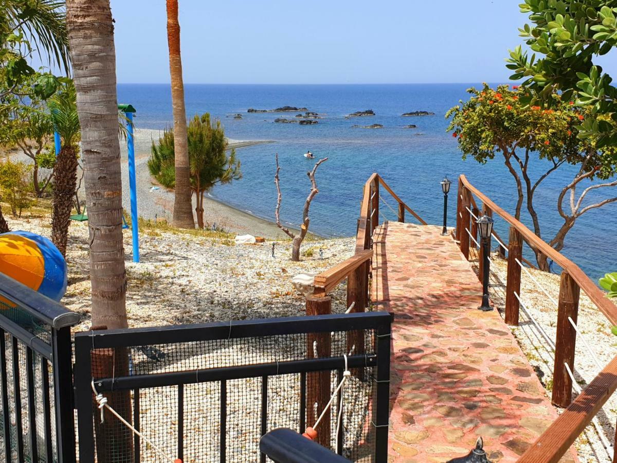 Astrofegia Beachfront Villa Pomos Ngoại thất bức ảnh